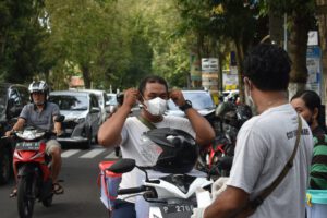 CCF Bagikan 2000 Masker Gratis dan Bantu Ibu Terlantar