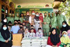 Sambut HUT Ke-76, Persit KCK Cab. XXXVI Dim 0822 Baksos Di Panti Asuhan