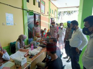 Kabag Ops Polres Simeulue Tinjau Vaksinasi Di Wilayah Puskesmas Teupah Selatan