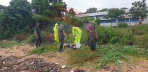 Heboh,,,! Warga Desa Tarebung Temukan Mayat di Pinggir Pantai