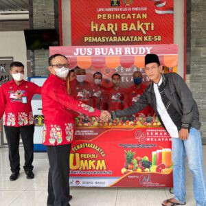 Bangkitkan Perekonomian Nasional Lapas Narkotika Pamekasan Berikan Gerobak Kepada Pelaku UMKM