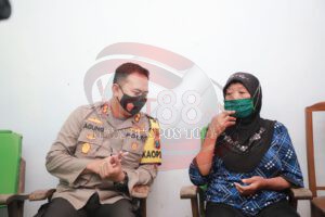 Usia Tua Bukan Berarti Lemah, Jambret KO Ditangan Mbah Poninten