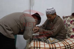 Kapolres Aceh Barat AKBP Pandji Santoso Jenguk Ulama Kharismatik Abu H Mahmudin Usman sedang Sakit