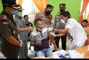 Kapolres Simeulue Turun Langsung Cek Pelaksanaan Vaksinasi Thp II dan Booster di Puskesmas
