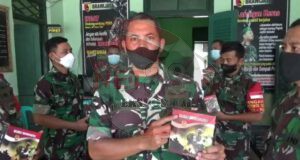 Danramil 0822/04 Tenggarang Bondowoso Bagikan Susu Serdadu Pada Semua Anggota