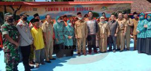 Bupati Bondowoso Resmikan Taman Lansia di Desa Wonosari