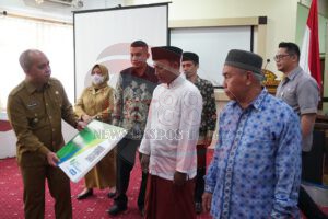 Serahkan Santunan JKK Dan JKM Untuk Para Guru Ngaji, Molen : Ini Semangat Bagi Guru Ngaji