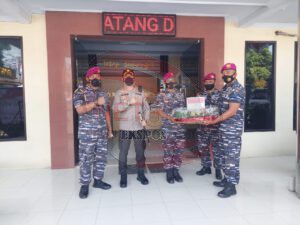 Surprise Dandim 0819 Pasuruan dan Danpuslatpur 3 Marinir Untuk Polres Pasuruan Kota di Hari Bhayangkara Ke-76