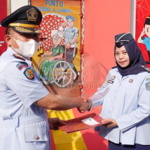 49 Pegawai Lapas Narkotika Pamekasan Terima Kenaikan Pangkat