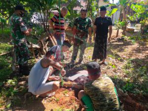 Idul Adha 1443 H, Koramil 0826-05 Larangan Ikut Berbagi Dengan Masyarakat