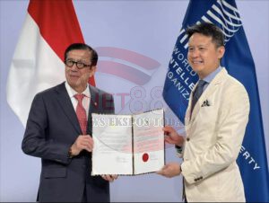 Menkunham Serahkan Instrumen Aksesi Traktat Budapest Kepada Dirjen WIPO