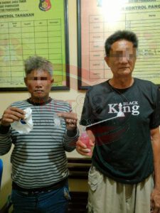 Dua Pria Paruh Baya Diamankan Anggota Opsnal Reskrim Polsek Pamekasan