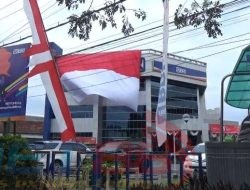 Bendera Merah Putih Raksasa Berkibar di Kantor Cabang BRI Jember