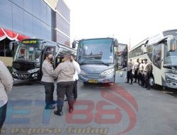 Kapolda Jatim Mengecek Langsung Tiga Bus Hibah, Diharapkan Dapat Menunjang Pelayanan Kepada Masyarakat