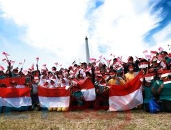 Kapolda Jatim Hadiri Gerakan Pembagian 10 Juta Bendera Merah Putih oleh Mendagri