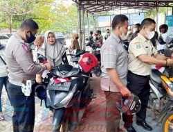 Peringati HUT RI Ke-77, Personil KB.Samsat Bangil Pasang Miniatur Bendera Merah Putih