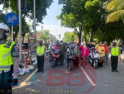 Hormati Detik Detik Proklamasi, Satlantas Polres Paskot, Hentikan Pengguna Jalan