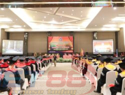 Sekda Naziarto Sampaikan Harapannya di Wisuda STIE dan STIH Pertiba