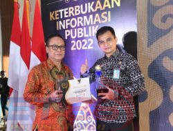 Kemenkumham Terima Penghargaan Badan Publik Informatif dari Komisi Informasi Pusat