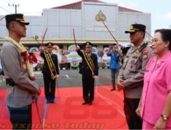 Di Iringi Musik Daul , Sertijab Polres Pamekasan Berlangsung Meriah