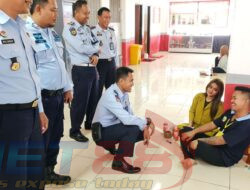 Berikan Layanan Maksimal, Plt. Kalapas Narkotika Kelas IIA Pamekasan Kanwil Kemenkumham Jatim Menyapa Para Pengunjung