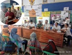 Kades Keras Sukardi Secara Simbolis Menyerahkan Sertifikat Program PTSL Tahun 2022