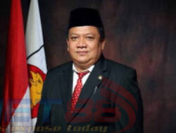 Abdul Wachid Bagikan 340 Takjil Gratis ke Warga