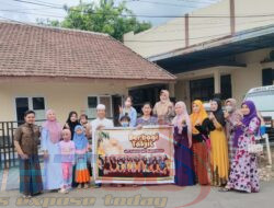 Berkah Ramadhan, Keluarga Besar Puskesmas Mlandingan Bagikan Takjil