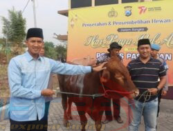 Setelah Sholat Idul Adha 1444 H, Kapolres Pasuruan Pimpin Penyerahan Hewan Qurban.