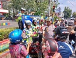 Para Pengendara Kaget, Satlantas Polresta Pati Beri Kejutan