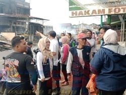 Ketua PMI Simeulue Kunjungi Korban Kebakaran di Desa Suka Jaya