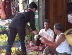 STMJ Tebarkan Kebaikan Bagikan Ratusan Nasi di Bondowoso