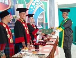 Wisuda Perdana Mahasiswa STIT Simeulue 2023 Meriah, Pj.Bupati Anjurkan Tenaga Pendidikan Yang Belum S1 Kuliah Di STIT Simeulue
