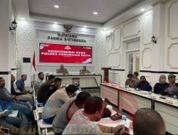 Kapolres Pasuruan Kota Gelar Acara Konferensi Pers Jelaskan Patroli Sat Samapta Datangi Kantor – Kantor Partai Politik