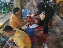 Relawan Ganjar Millenial Sumekar (GMS) Gass Poll Kampanyekan Ganjar Mahfud kepada PKL