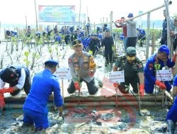 HUT Korp Brimob ke 78 dan Polairud ke 73, Kapolda Jatim Restorasi Hutan Mangrove Tanam 18.300 Bibit