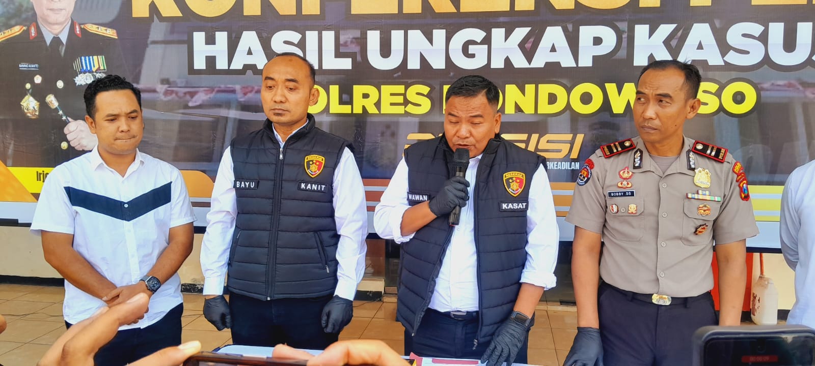 Terbongkar! Live Streaming Asusila Berbayar Digerebek, Dua Pelaku Diamankan Polres Bondowoso